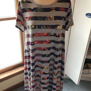 Lularoe Carly dress. Never worn.